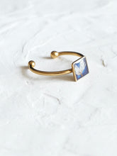Load image into Gallery viewer, Coriander Blossom Ring -8
