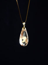 Load image into Gallery viewer, [RARE] Harlequin Glorybower Flower Pendant -11

