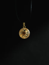 Load image into Gallery viewer, Himalayan Daisy Pendant -4
