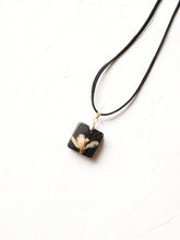 Load image into Gallery viewer, [RARE] Harlequin Glorybower Flower Pendant -4
