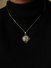 Load image into Gallery viewer, Himalayan Daisy Pendant -1
