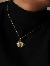 Load image into Gallery viewer, Himalayan Daisy Pendant -1
