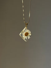 Load image into Gallery viewer, Himalayan Daisy Pendant -1
