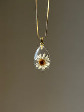 Load image into Gallery viewer, Himalayan Daisy Pendant -2
