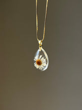 Load image into Gallery viewer, Himalayan Daisy Pendant -2
