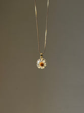 Load image into Gallery viewer, Himalayan Daisy Pendant -3
