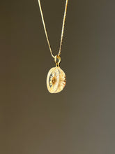 Load image into Gallery viewer, Himalayan Daisy Pendant -3
