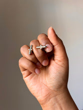 Load image into Gallery viewer, White Flower Cufflinks
