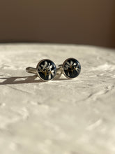 Load image into Gallery viewer, White Flower Cufflinks
