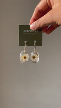 Load and play video in Gallery viewer, 925 Himalayan Daisy Earrings -2
