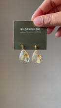 Load and play video in Gallery viewer, Wood Sorrel Flower Earrings -4
